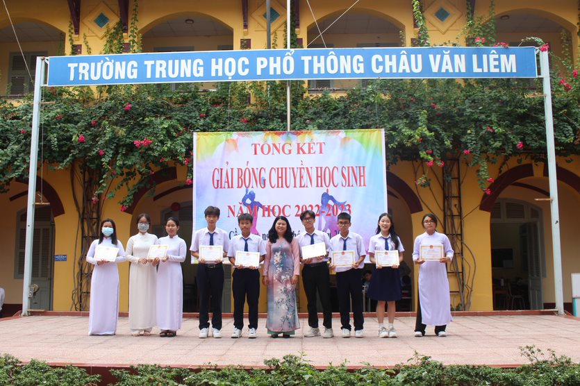 C:\Users\4440s\AppData\Local\Microsoft\Windows\INetCache\Content.Word\Khối 10 - nhận thưởng.jpg